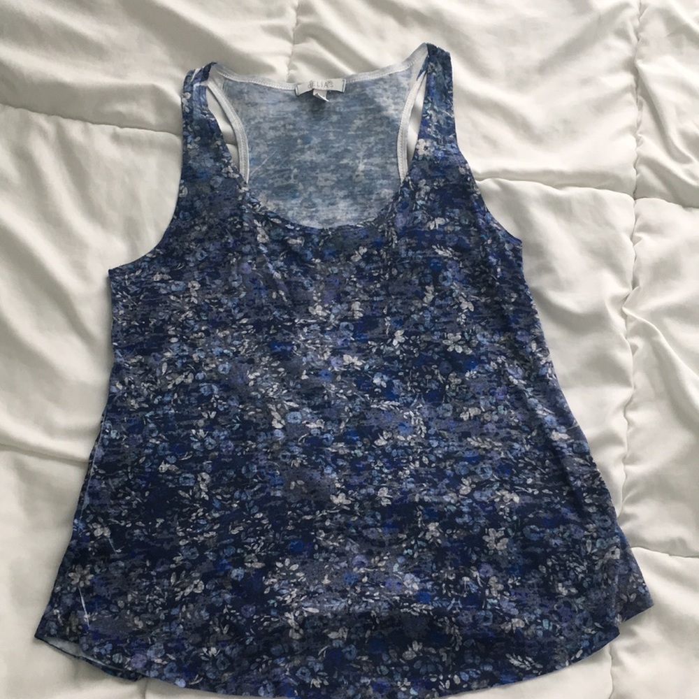 Cute tank top!